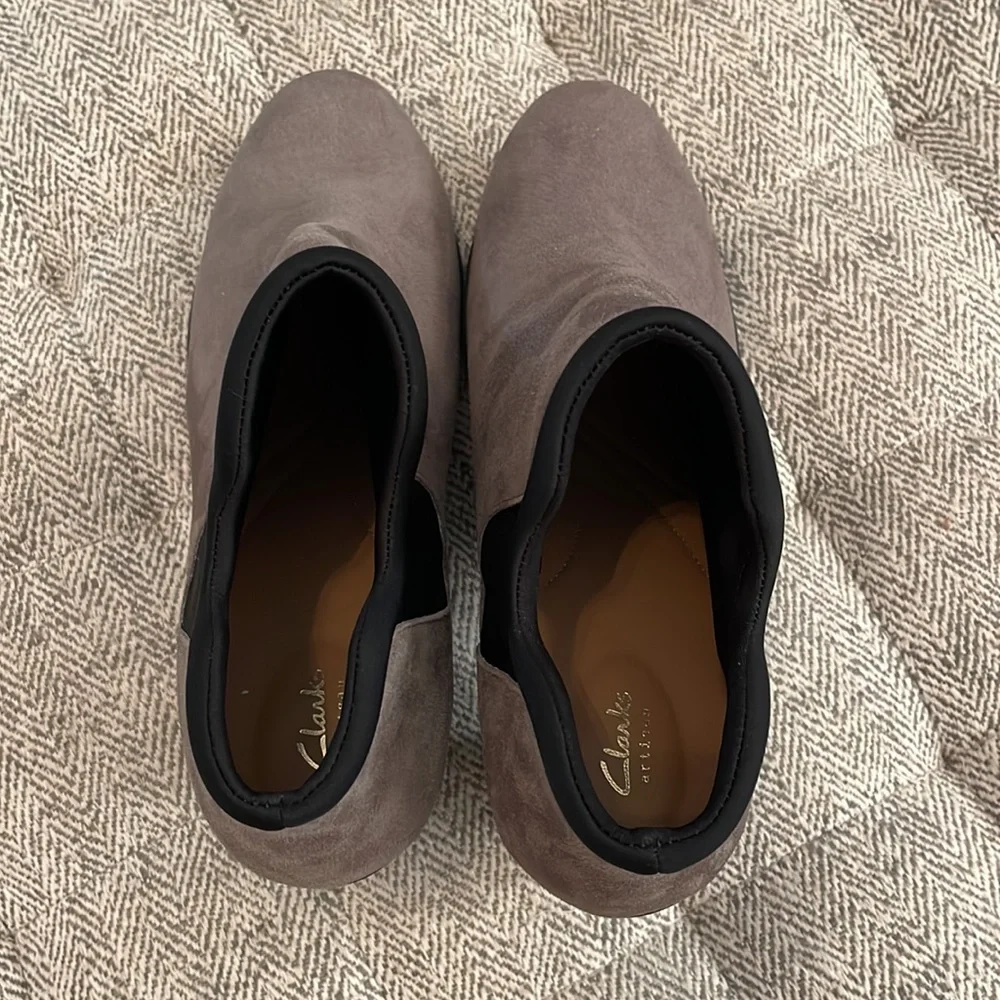 Clarks Artisan ankle boots size 7.5 W